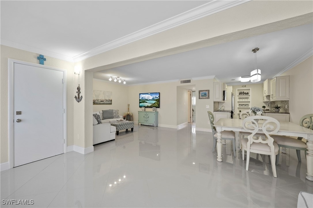2100 Gulf Shore Boulevard N - Photo 4