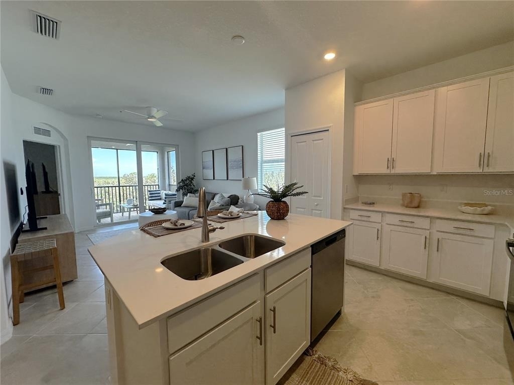 14201 Heritage Landing Boulevard - Photo 3
