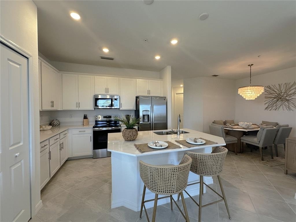 14201 Heritage Landing Boulevard - Photo 2