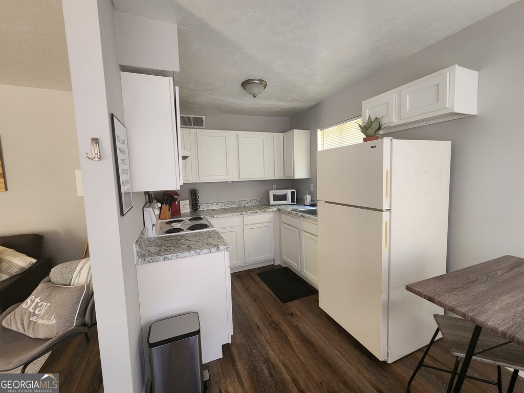 917 Oakview Avenue - Photo 5