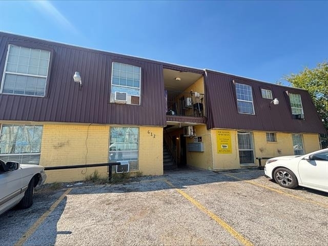612 Luxton Street - Photo 0