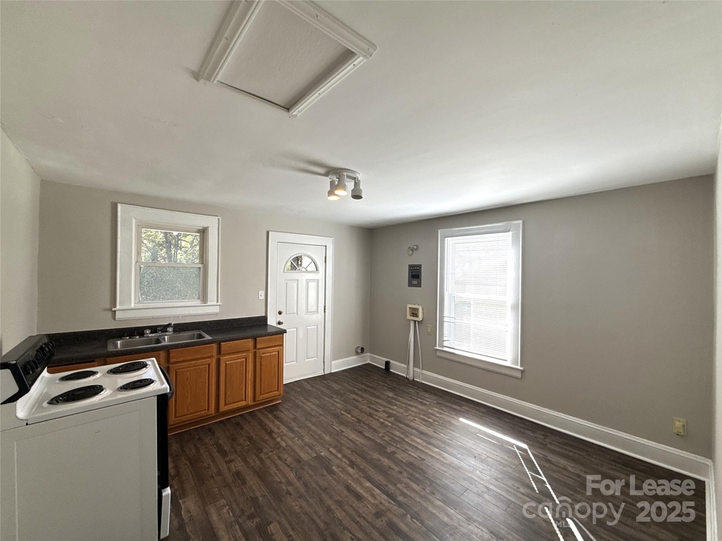 904 Harrill Street - Photo 0