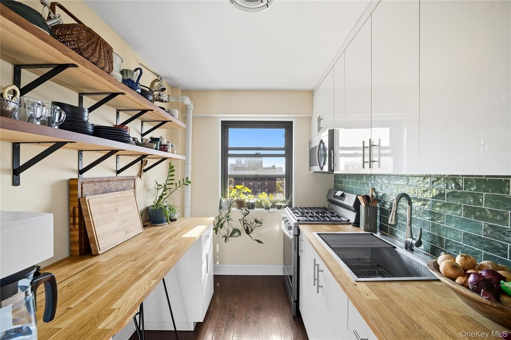 22-20 33rd Road - Photo 2