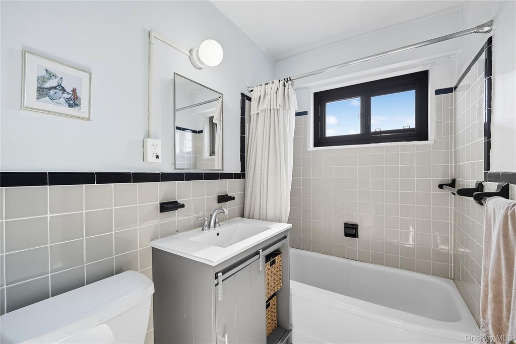 22-20 33rd Road - Photo 3