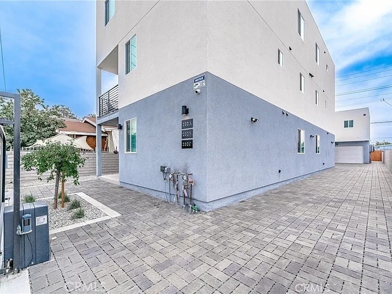 232 East Gage Avenue - Photo 11