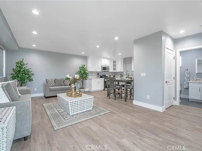 232 East Gage Avenue - Photo 0