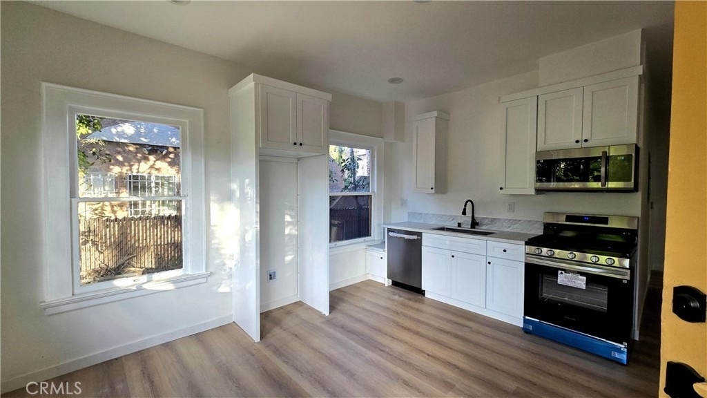1034 Beacon - Photo 2