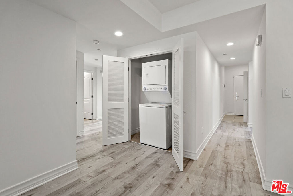 107 S Sweetzer Avenue - Photo 15