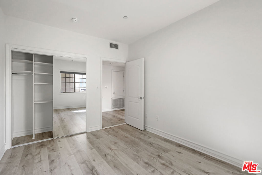 107 S Sweetzer Avenue - Photo 13