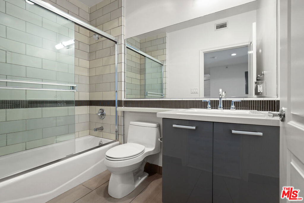 107 S Sweetzer Avenue - Photo 12