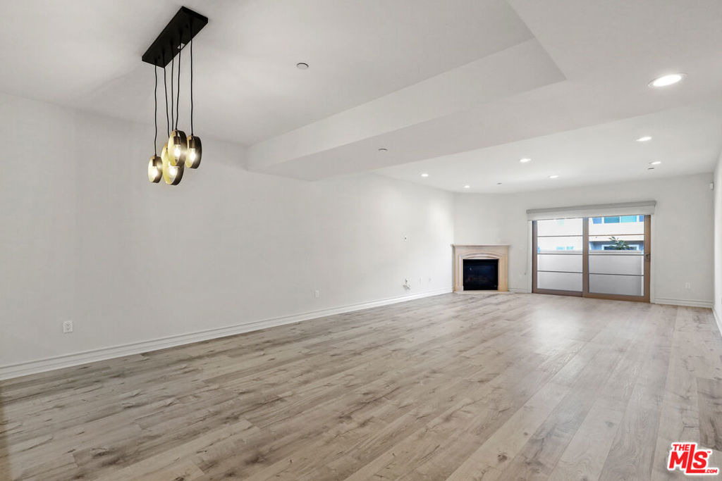 107 S Sweetzer Avenue - Photo 4