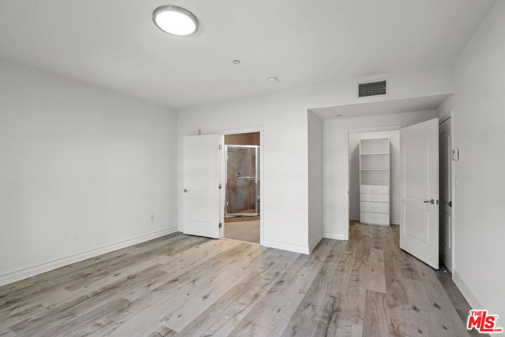 107 S Sweetzer Avenue - Photo 7