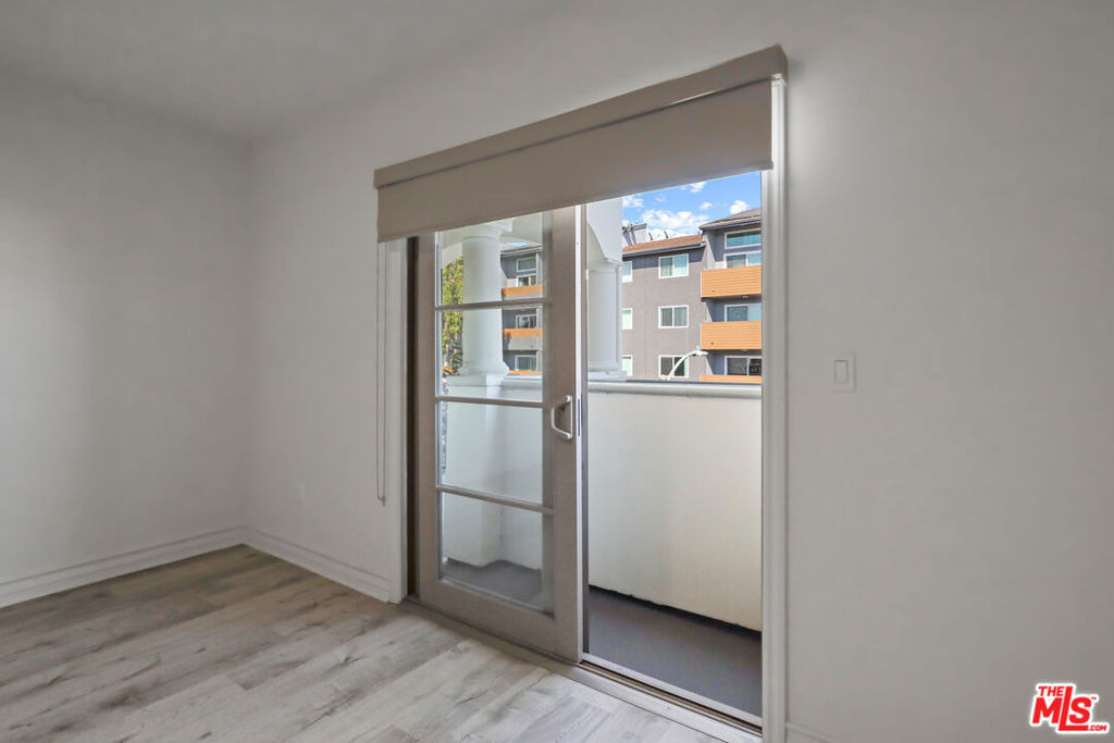 107 S Sweetzer Avenue - Photo 11