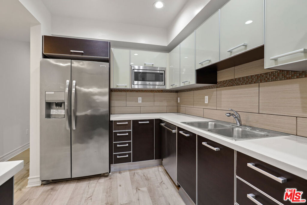 107 S Sweetzer Avenue - Photo 1