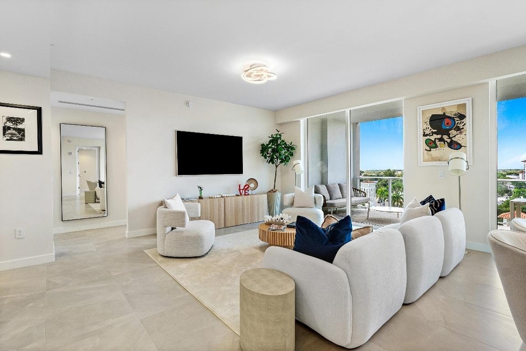 220 Se Mizner Boulevard - Photo 2