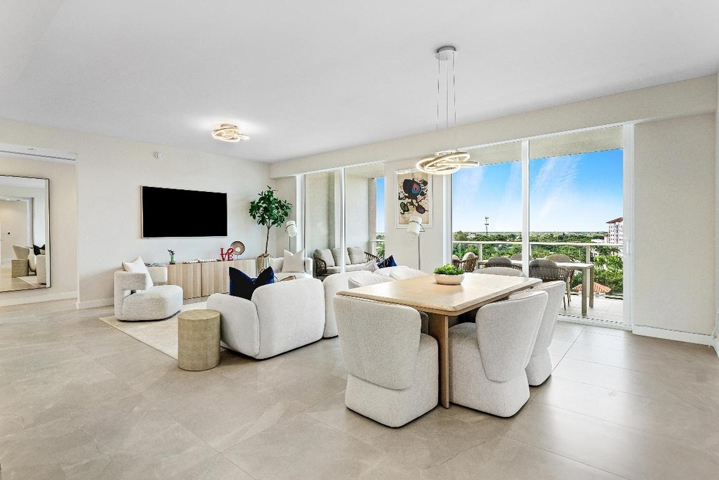 220 Se Mizner Boulevard - Photo 1