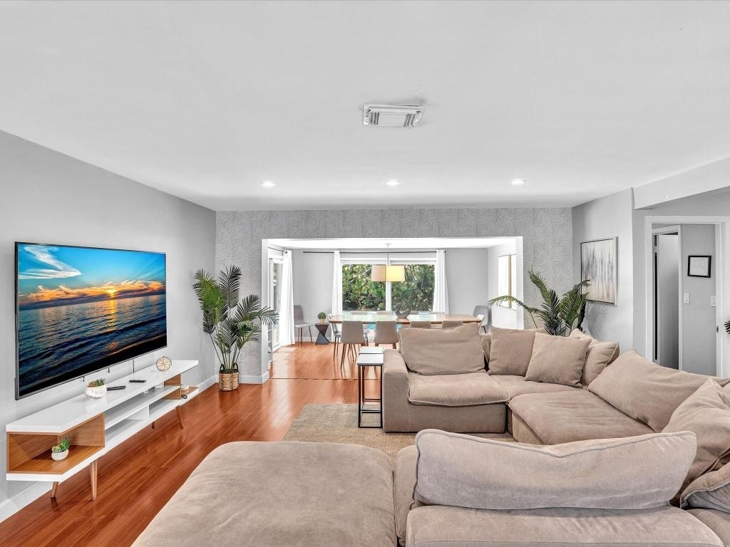 1786 Ne 21st Street - Photo 2