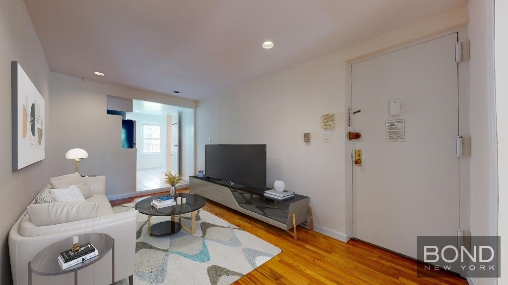 West Broadway - Photo 1