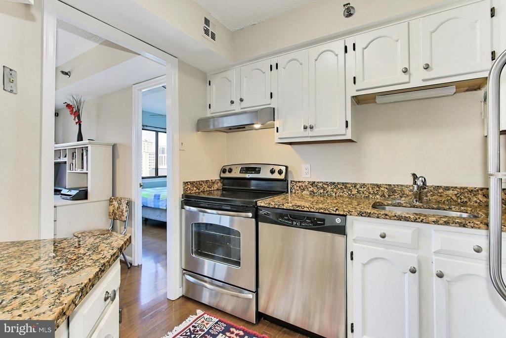 1301 N Courthouse Rd - Photo 24