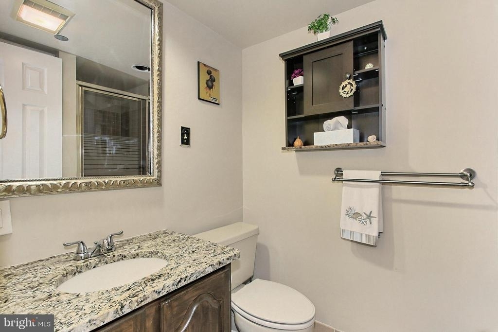 1301 N Courthouse Rd - Photo 31