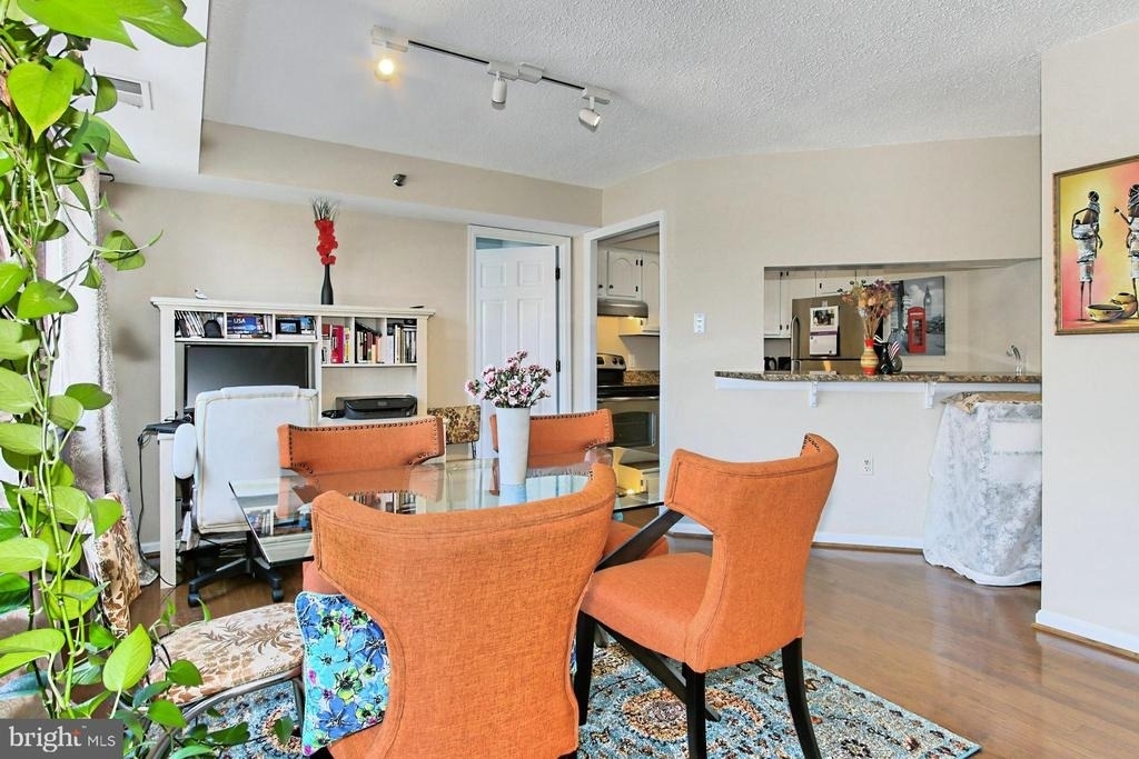 1301 N Courthouse Rd - Photo 15
