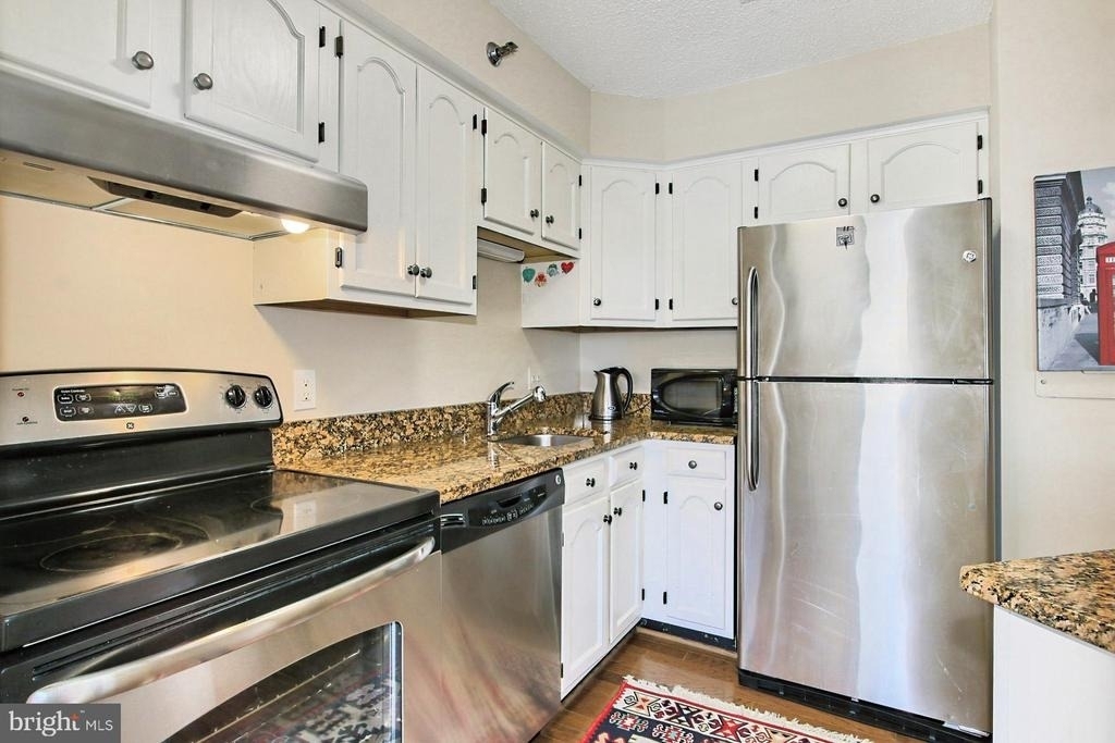 1301 N Courthouse Rd - Photo 22
