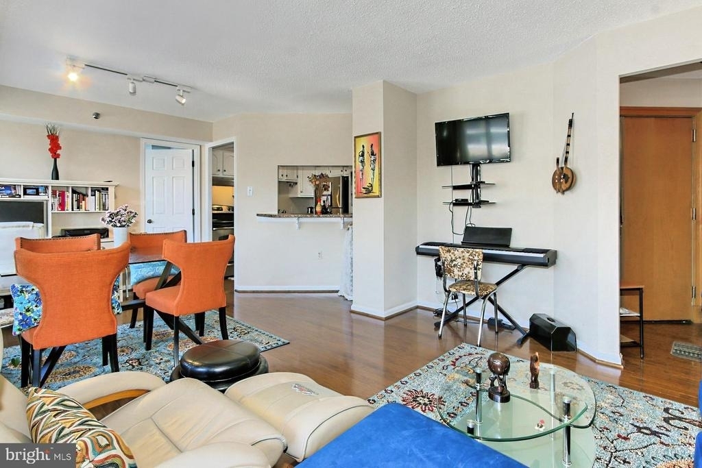 1301 N Courthouse Rd - Photo 14