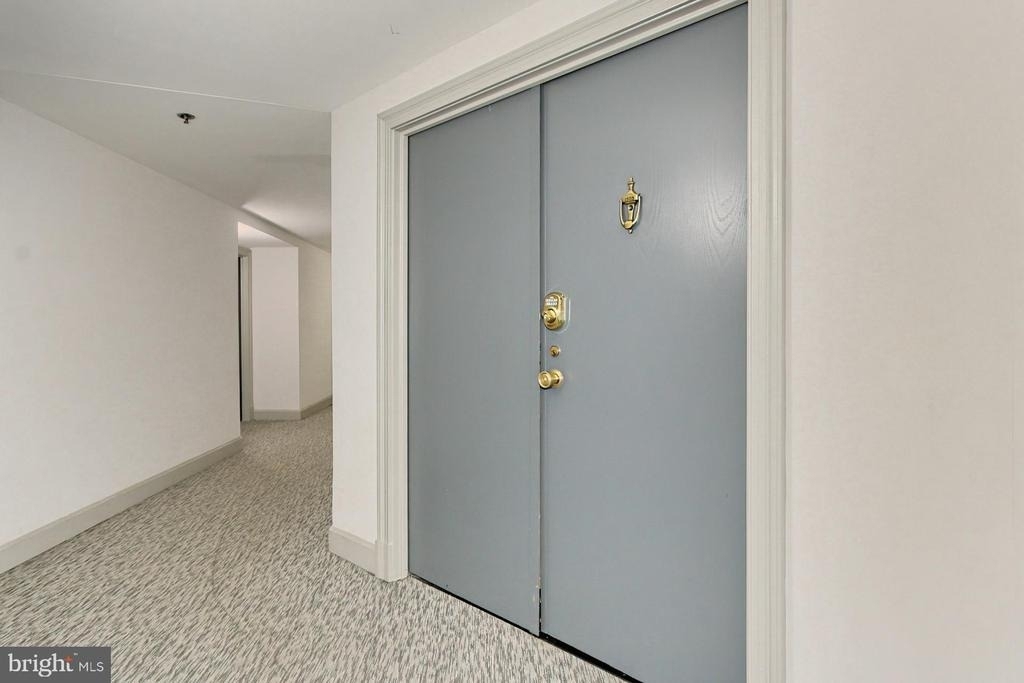 1301 N Courthouse Rd - Photo 8