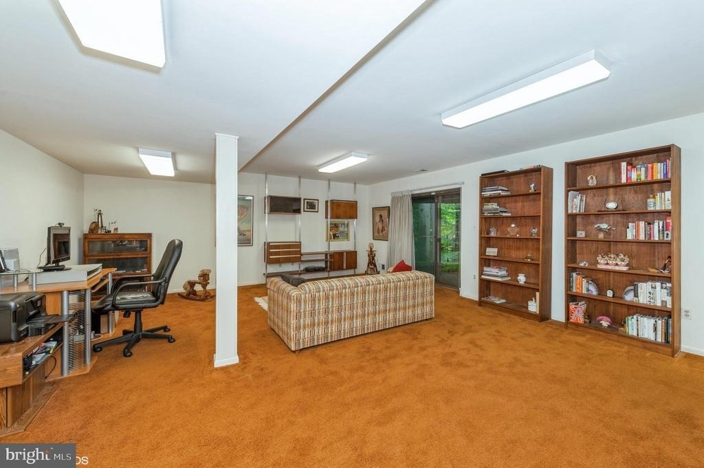 8 Jenny Lane - Photo 33