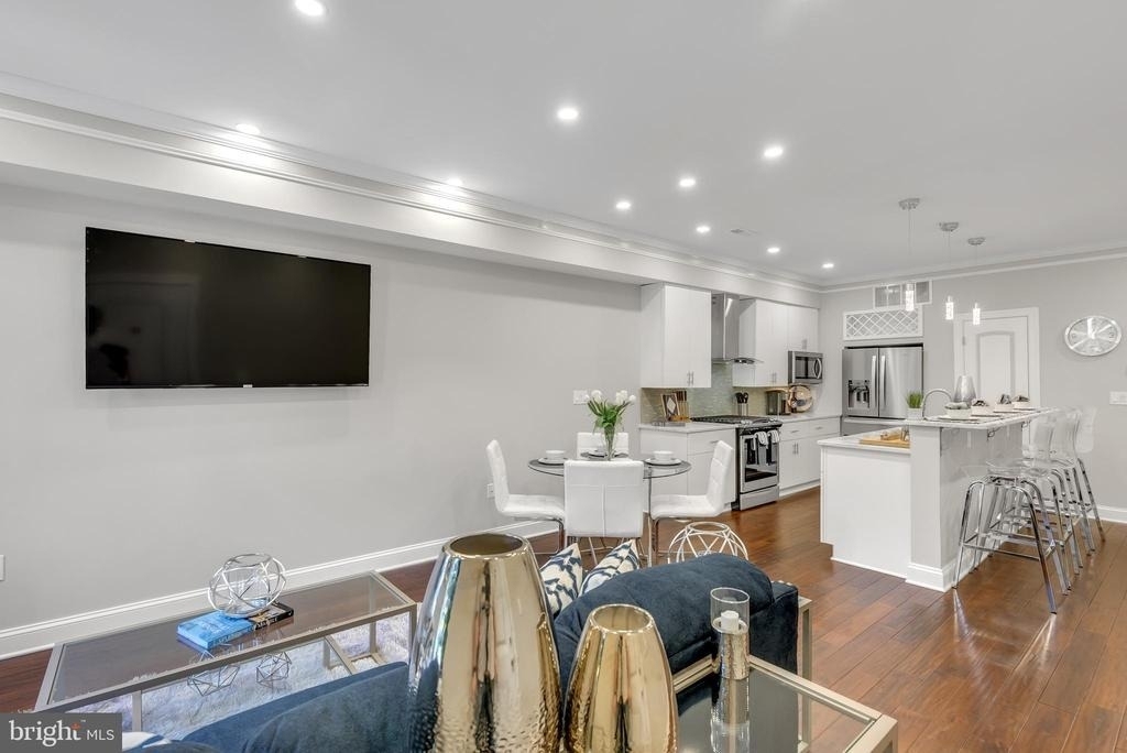 1167 Morse Street Ne - Photo 3