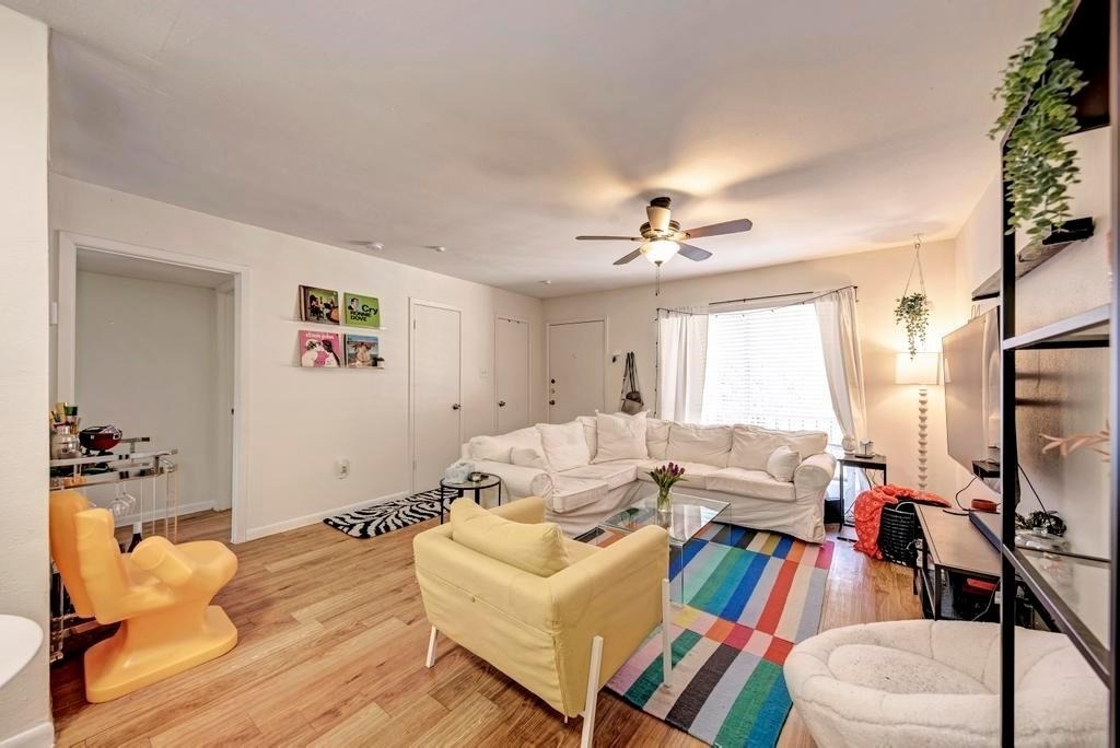 2207 Leon St - Photo 0