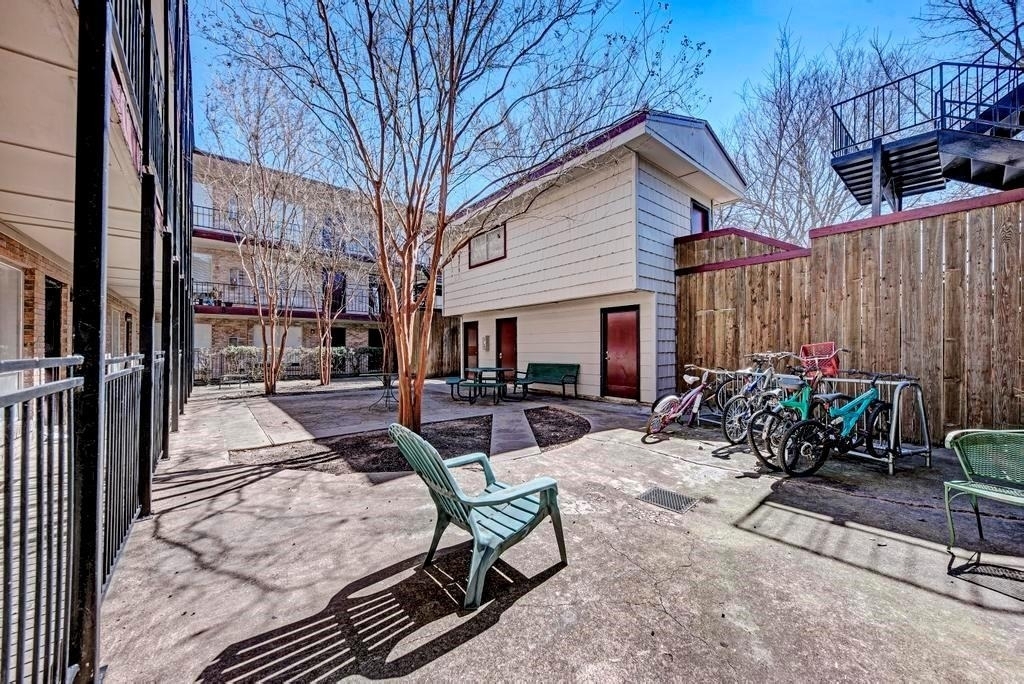 2207 Leon St - Photo 4