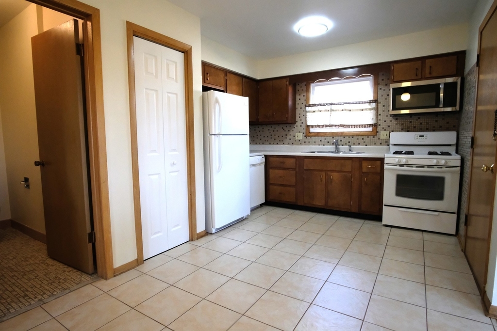 8418 W Oak Avenue - Photo 17