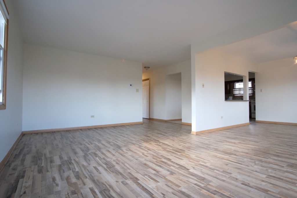 8418 W Oak Avenue - Photo 2