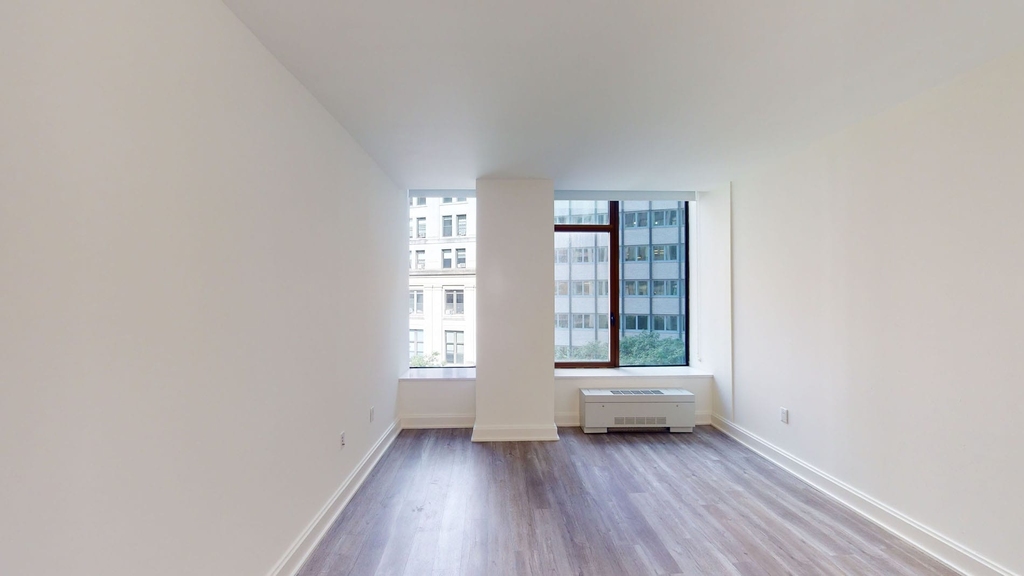 10 Hanover Square - Photo 1