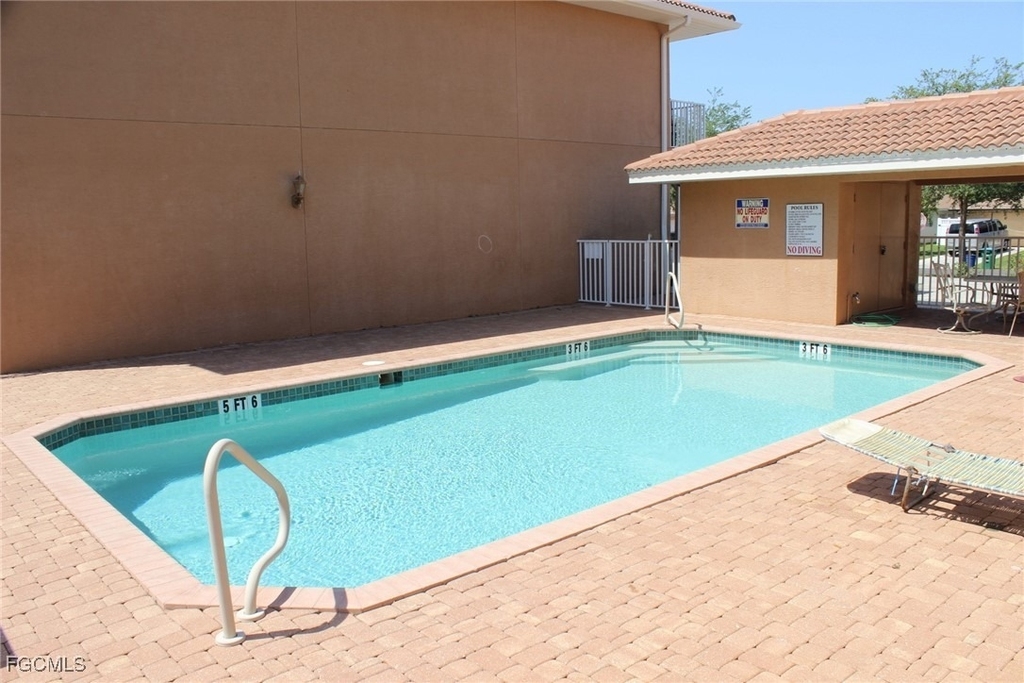 607 Se 13th Place - Photo 2