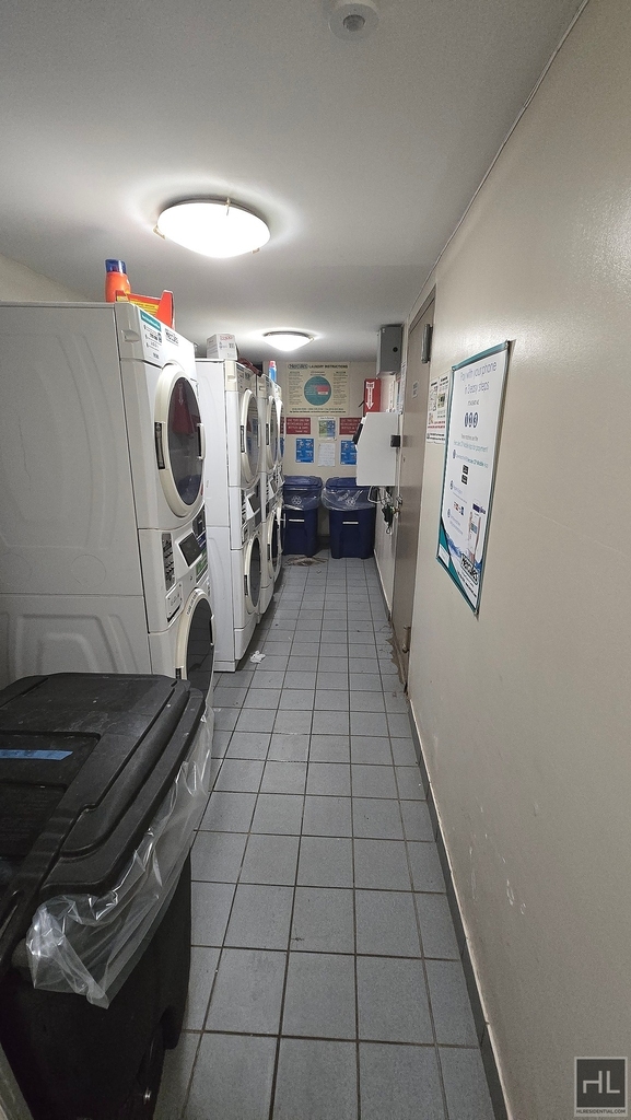 E. 87/York Ave Open Plan Studio w/Elevator, Laundry & NO Broker's Fees!  - Photo 4