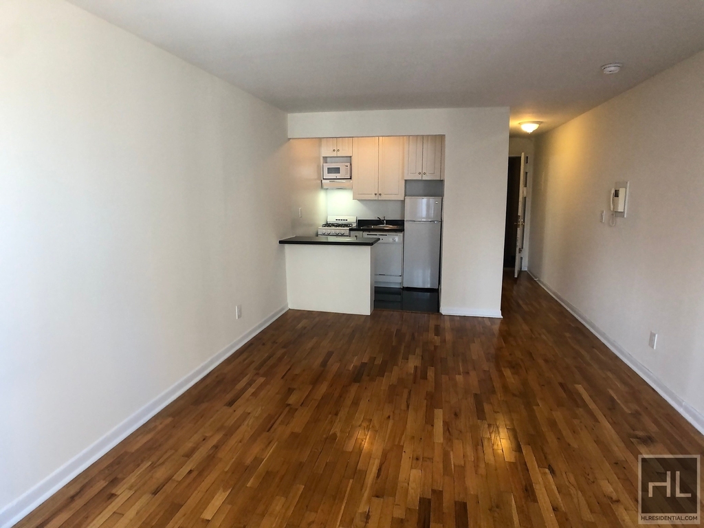 E. 87/York Ave Open Plan Studio w/Elevator, Laundry & NO Broker's Fees!  - Photo 0