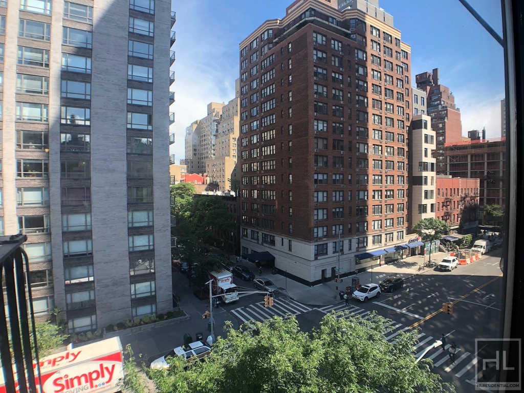 E. 87/York Ave Open Plan Studio w/Elevator, Laundry & NO Broker's Fees!  - Photo 6