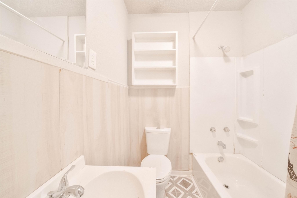 315 8th Ave N - Photo 2