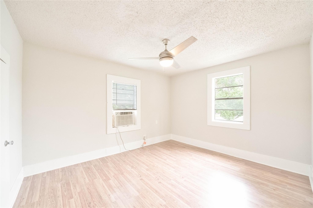 315 8th Ave N - Photo 1