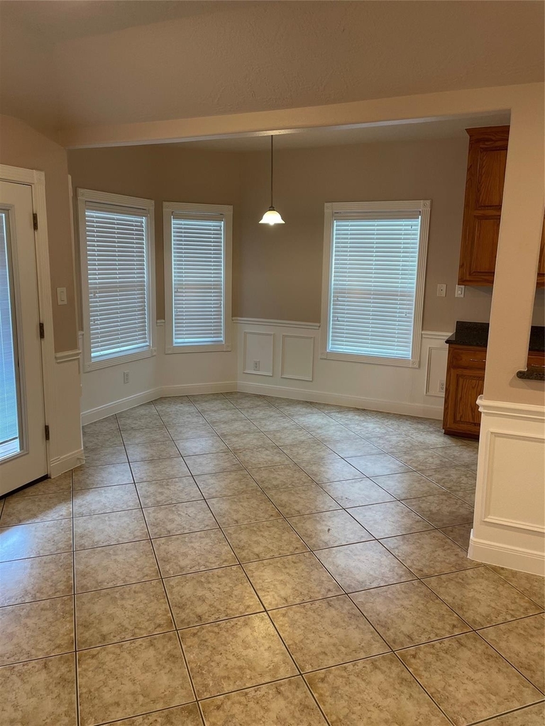 1018 S Booth Lane - Photo 3