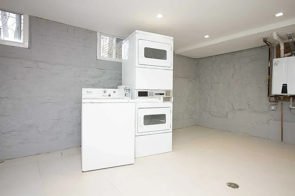 119 Albany Avenue - Photo 4