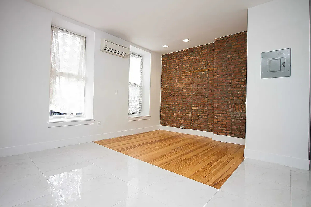 119 Albany Avenue - Photo 2