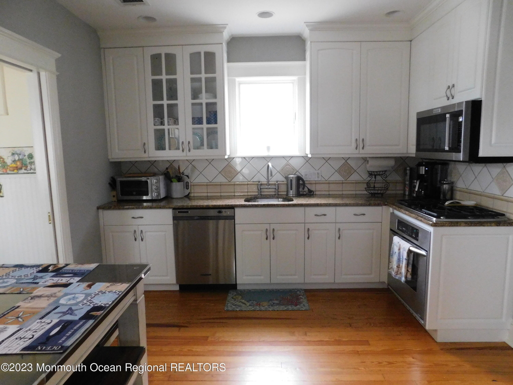 2005 5th Avenue - Photo 4