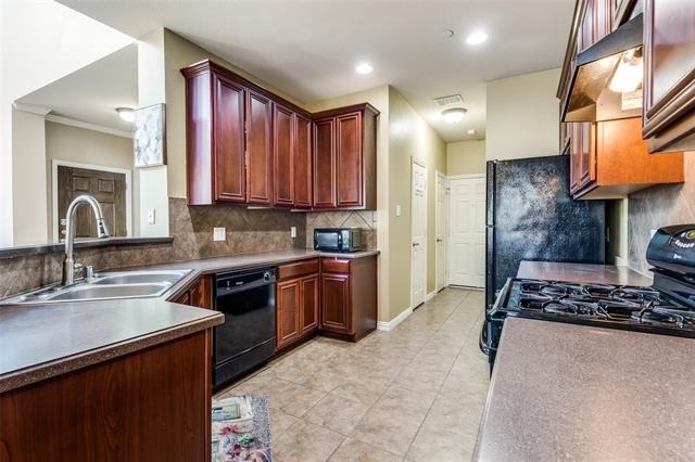 8730 Manhattan Avenue - Photo 4