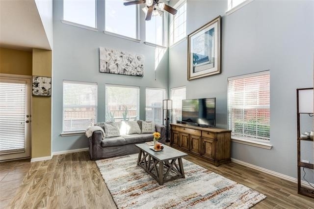8730 Manhattan Avenue - Photo 2