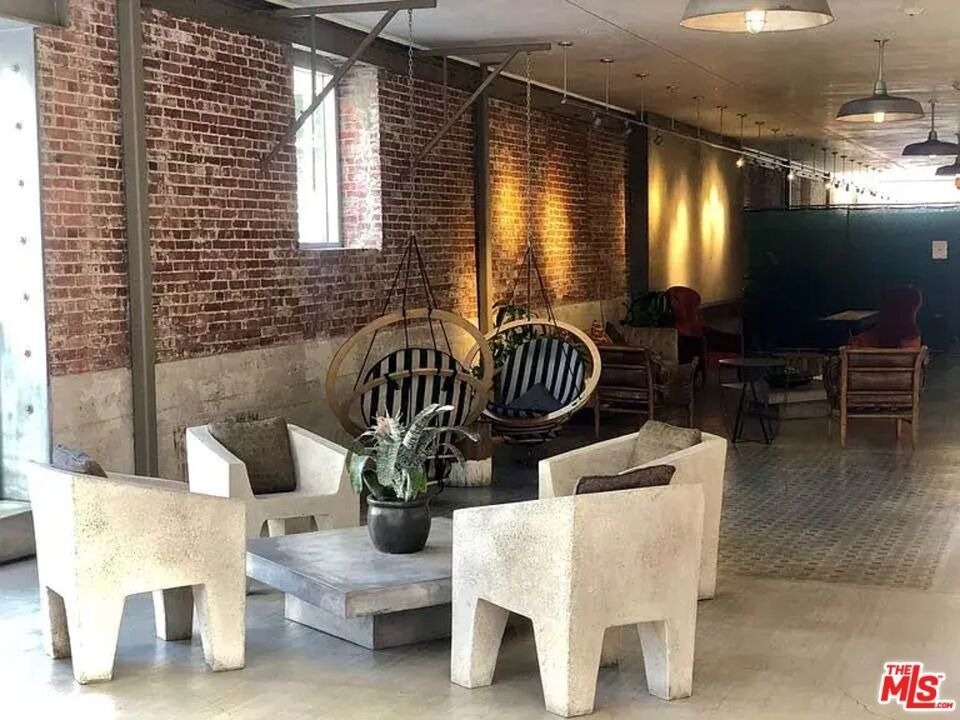 530 S Hewitt Street - Photo 14