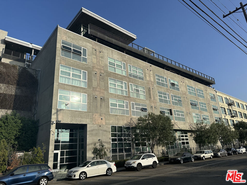 530 S Hewitt Street - Photo 0