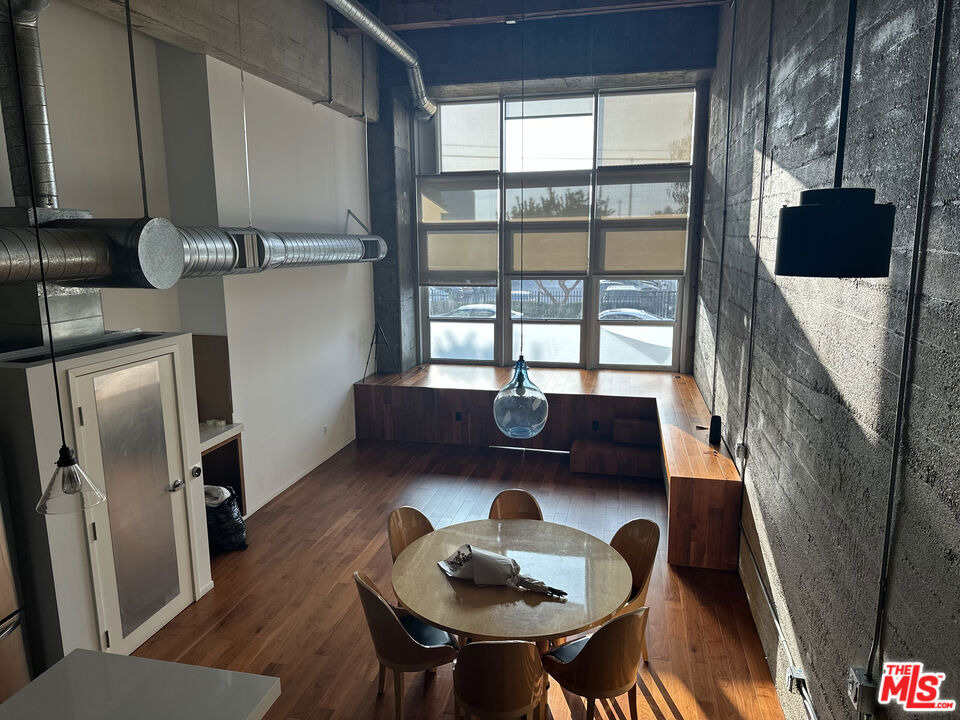 530 S Hewitt Street - Photo 5